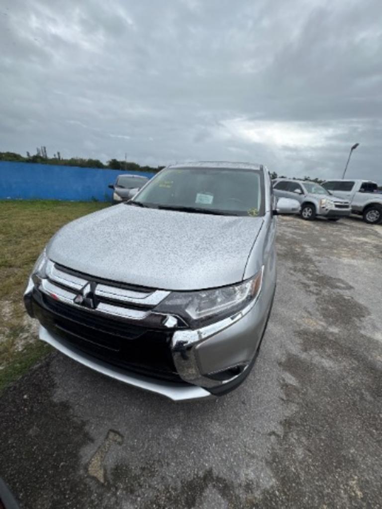 2018 Mitsubishi Outlander SE's photo