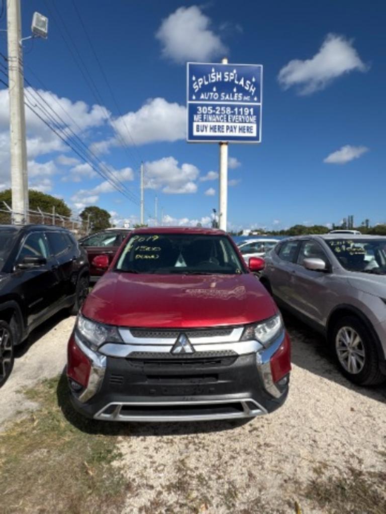 2019 Mitsubishi Outlander SE's photo