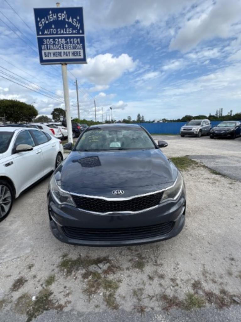 2017 Kia Optima LX's photo