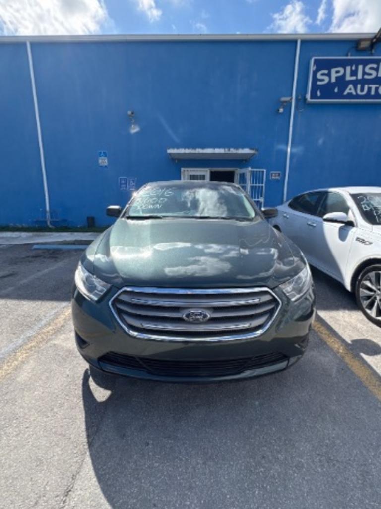 2016 Ford Taurus SE