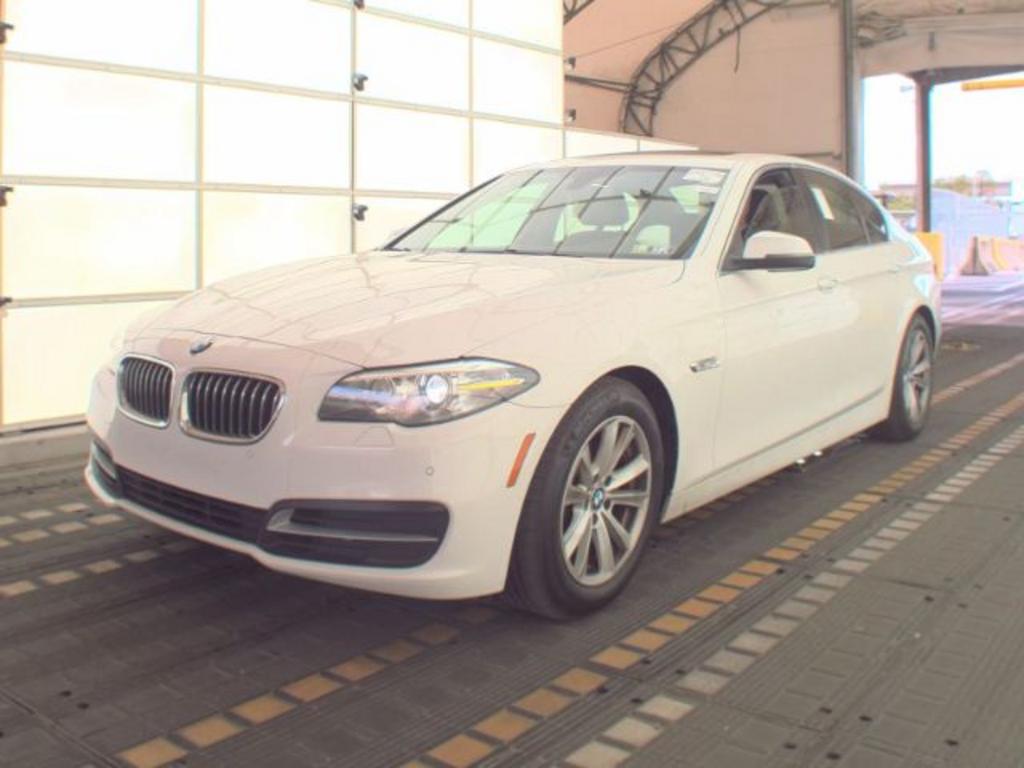 2014 BMW 5 Series 528i xDrive Sedan's photo
