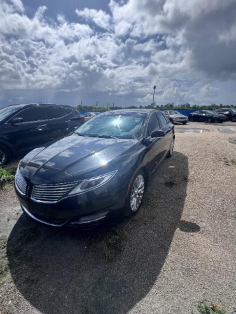2013 Lincoln MKZ Front Wheel Drive's photo
